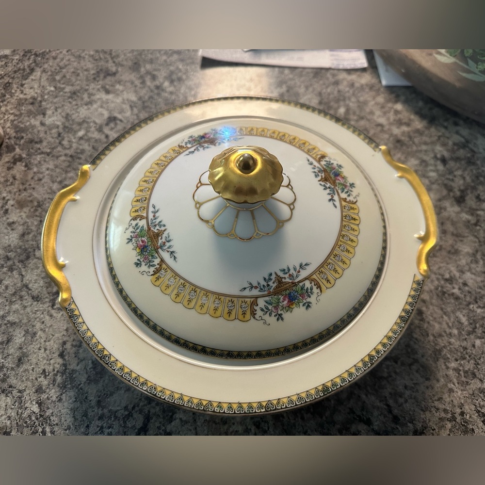 Noritake Belmaison Round covered Vegetable